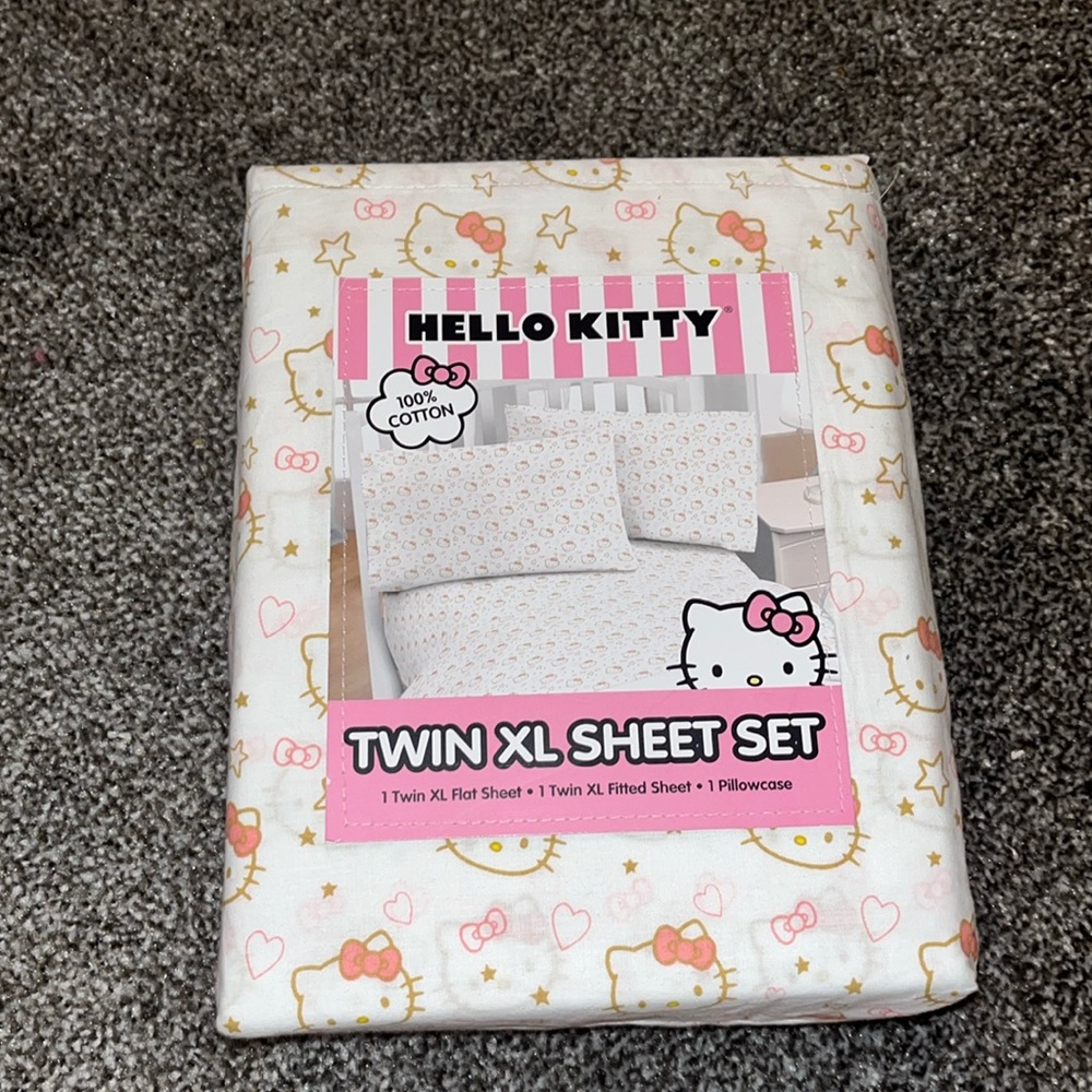 NiB Hello kitty XL twin sheet set